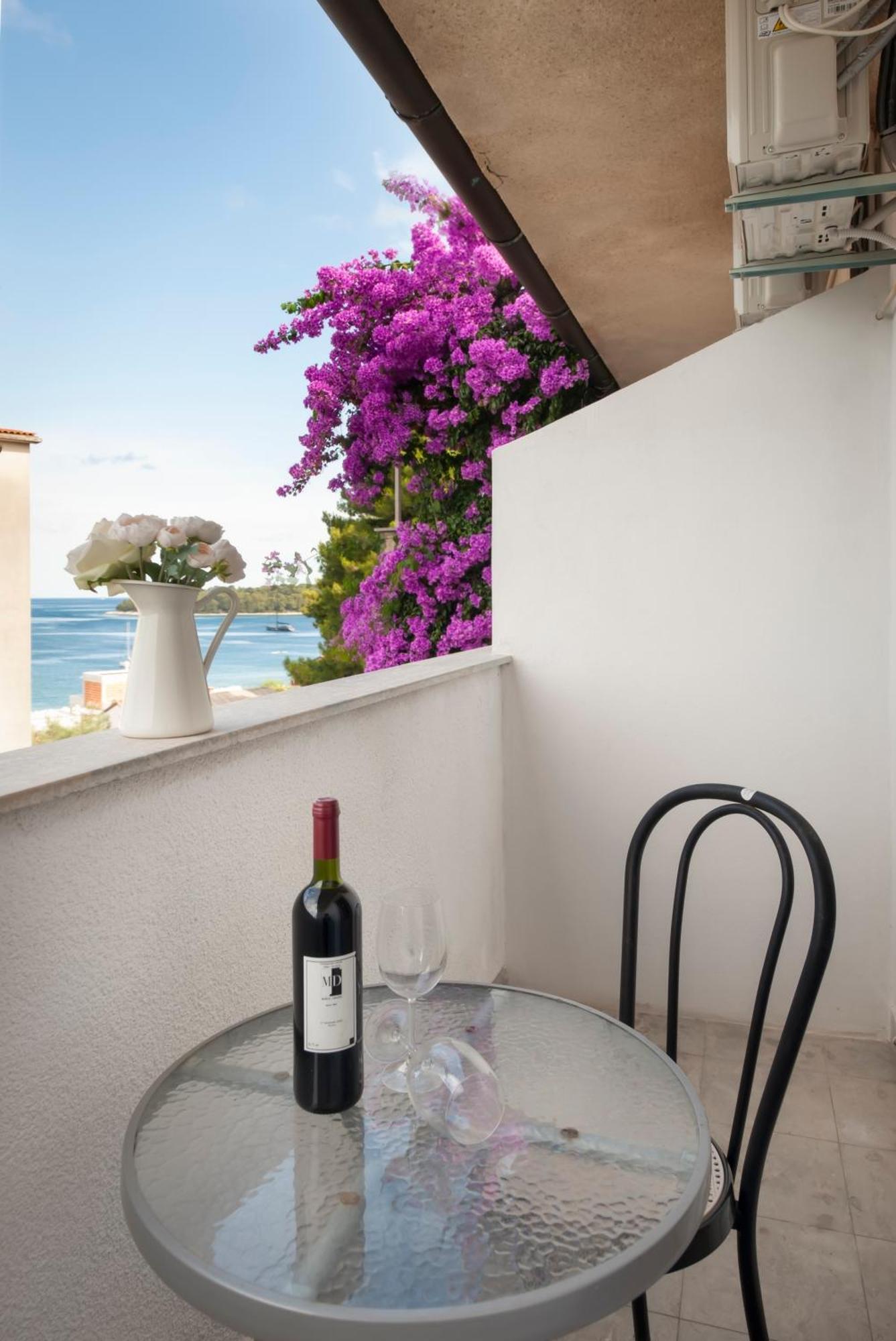 Luna Tsuki Two Aparthotel Rovinj Kültér fotó